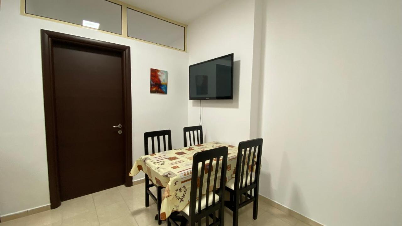 Anna'S Apartament Lushnjë Eksteriør bilde