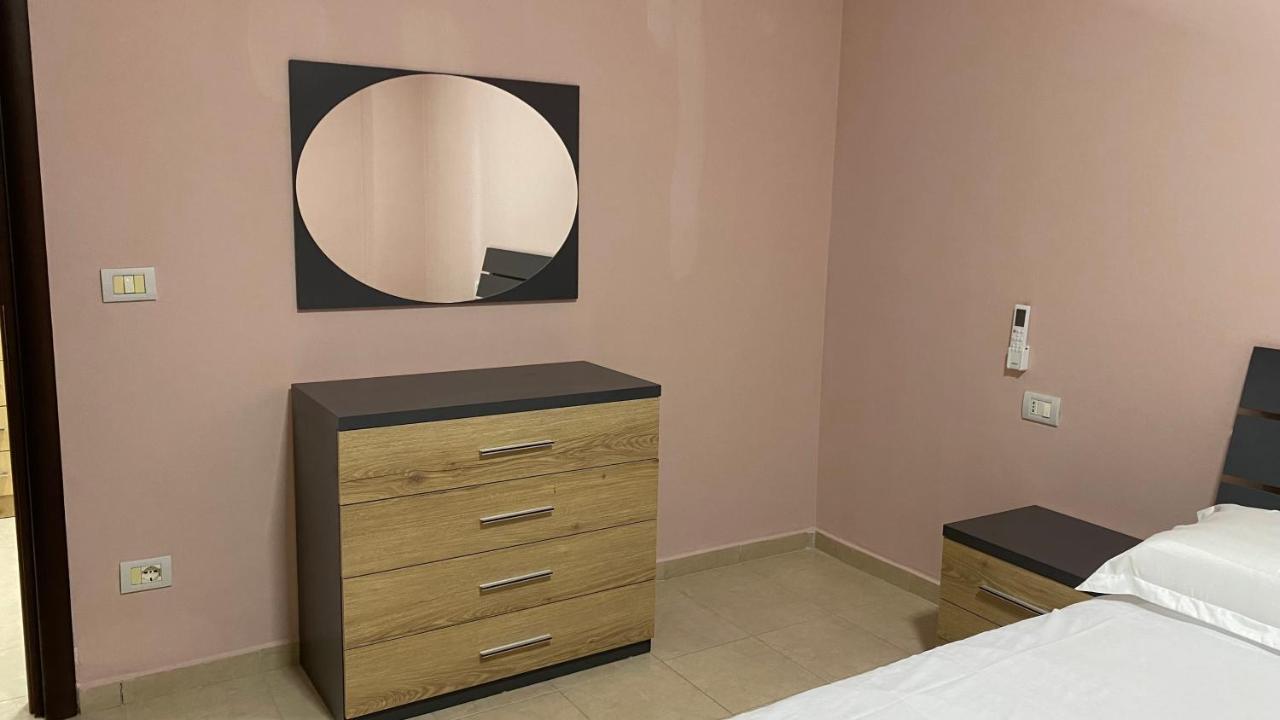 Anna'S Apartament Lushnjë Eksteriør bilde