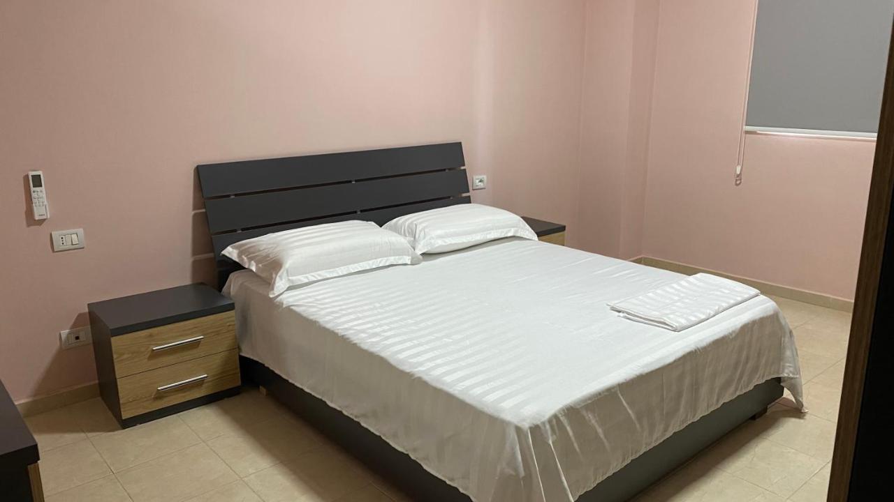 Anna'S Apartament Lushnjë Eksteriør bilde